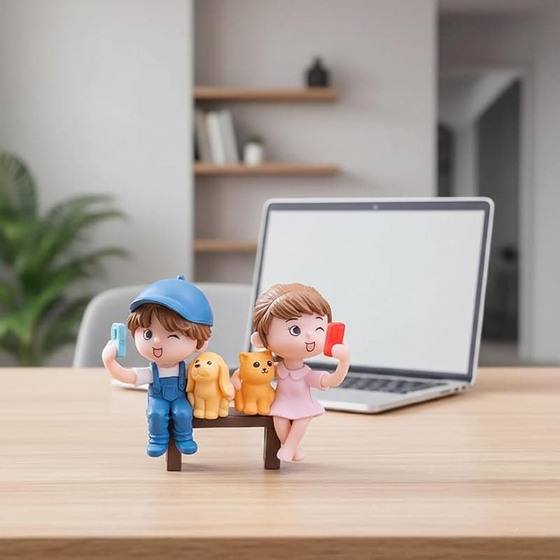 Couple Miniature Figurine Set Decorative Toy for Desk Shelf Table Display (selfe Couple)